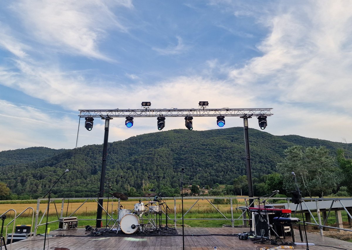 maxinfo_'s tweet photo. Todo listo para el primer concierto de Max. ¡No queda nada! @FestRecondit https://t.co/IEqbmRTtFJ