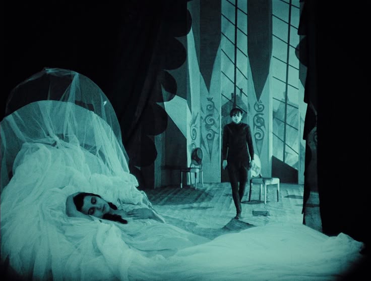 freakyfilms0's tweet photo. The Cabinet of Dr. Caligari (1920)
Dir. Robert Wiene https://t.co/J0ljItbSBf