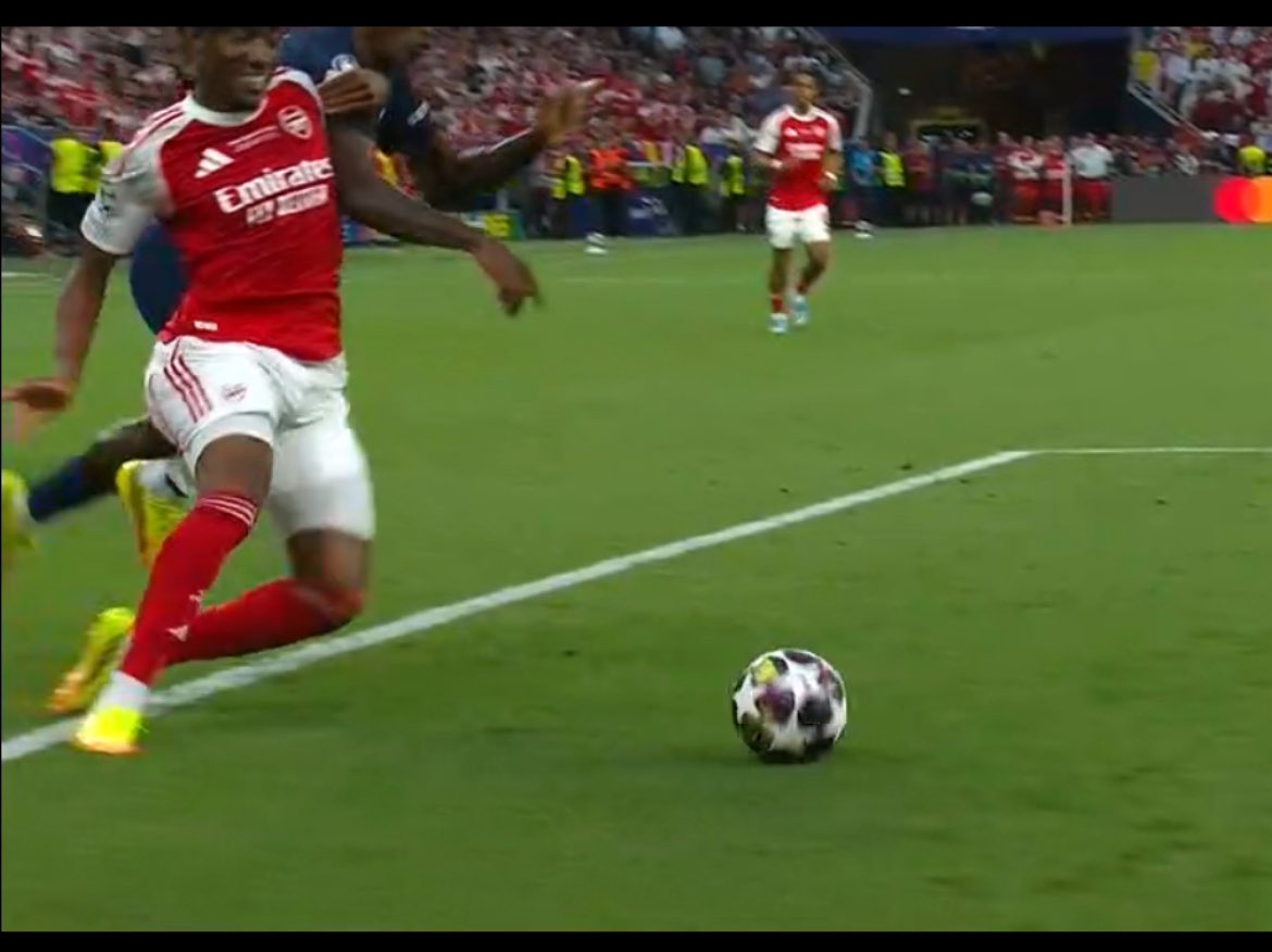 BetsStrictly's tweet photo. IS THIS A PENALTY? https://t.co/v6lofazvWB