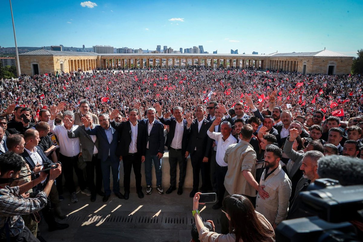 chptekirdag_59's tweet photo. Onlar yolun sonunda, biz yolun başındayız!

Safımız milletle birdir. 
Millet bizimle beraberdir. 

@eczozgurozel

#chp #özgürözel #güvenpark #tekirdağ #ekremimamoglu https://t.co/K3UUMg33Lk