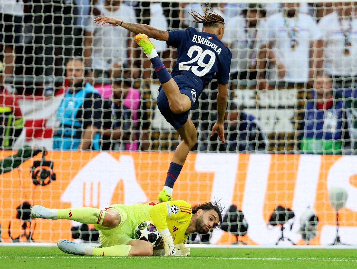 goalkeeper_com's tweet photo. David Raya moments in the Champions League final 🎬🧤
Ice-cold under pressure 🥶 https://t.co/6b4xCGtNLq