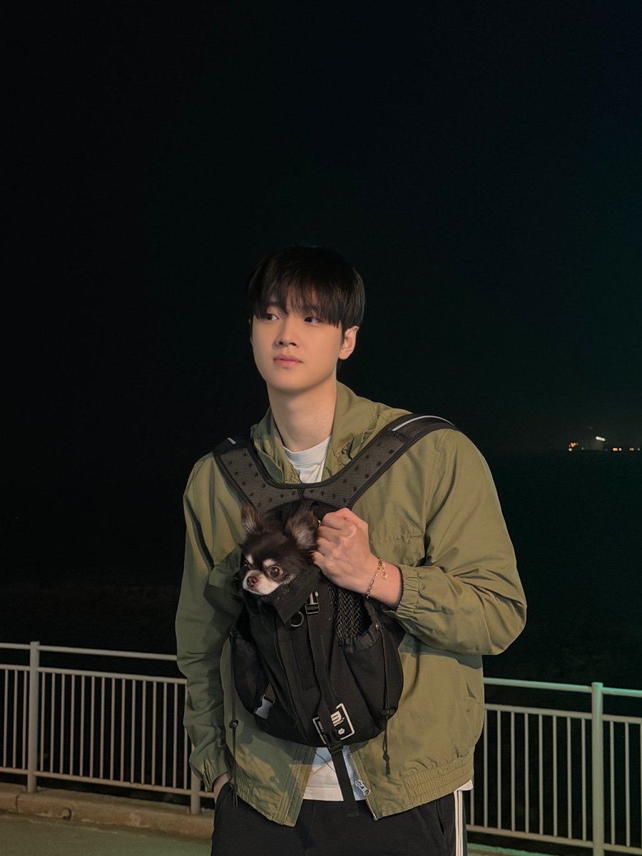 cwclouds's tweet photo. 헤헤헤헤헿 사진이랑 영상 더 생겼다아.. 선욱아ㅏㅏ 너무 고마워어어~~~~ https://t.co/neI4DH7qdD