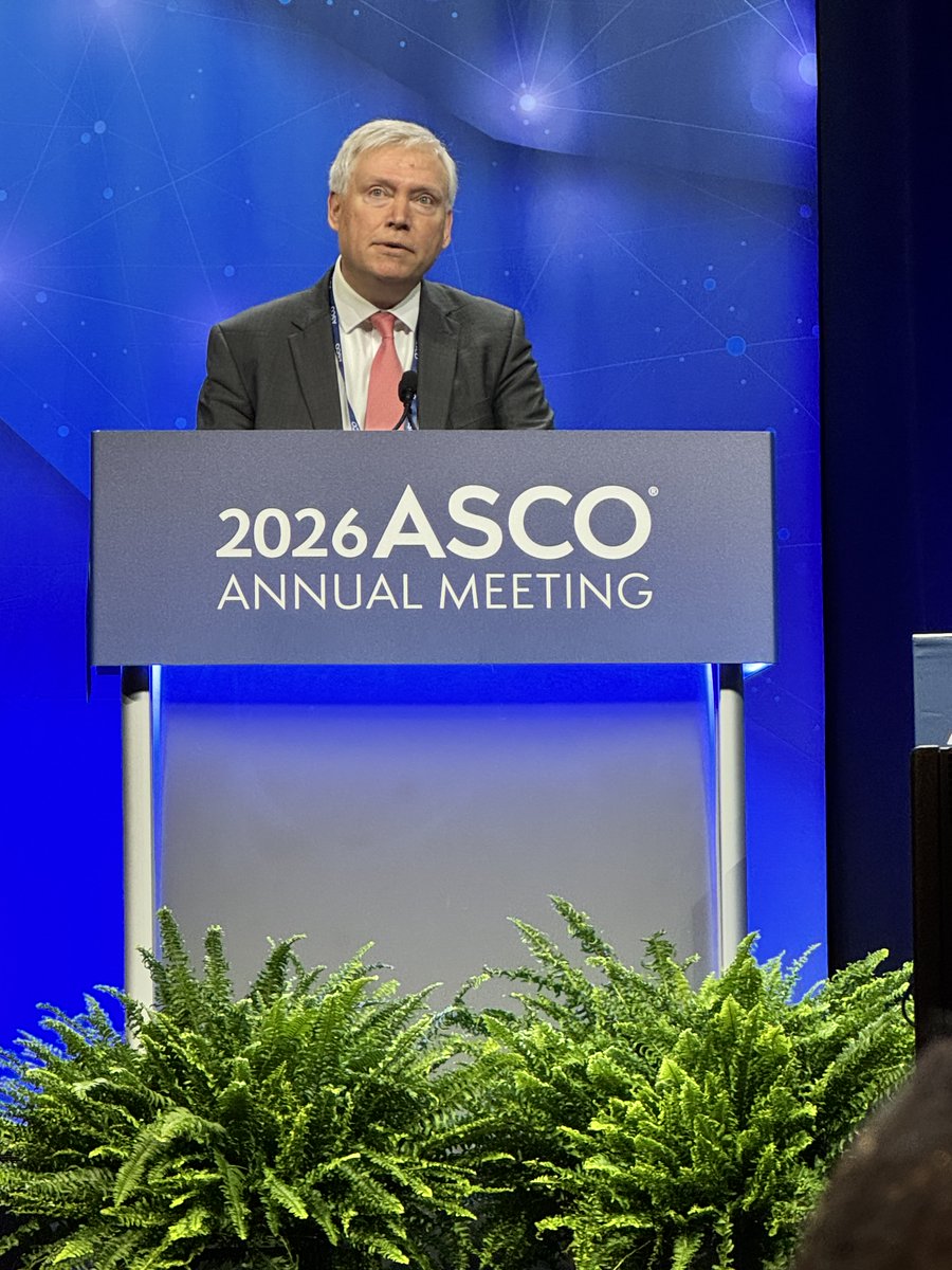 StephenVLiu's tweet photo. Dr. @MartinReck2 presents data on 1L PF-08634404 (VEGF-PD1 bispecific) in PD-L1 positive NSCLC at #ASCO26 (SSGJ-707-NSCLC-II-01 study in China). At 10mg/kg, RR 68%, DCR 97%, DOR 18m. Median PFS 12.4m with 12m rate 56%. Encouraging early efficacy signals. https://t.co/yQFFTtF4in