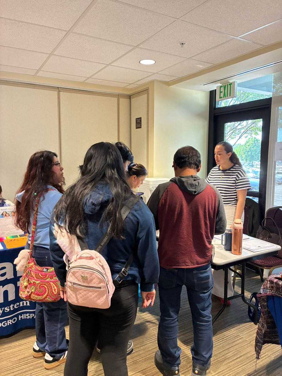 ConsulMexWas's tweet photo. Fuera de DC, también participamos en una sesión informativa en la Parroquia San Juan Evangelista, en Columbia, MD. https://t.co/3bkbo1oxLk
