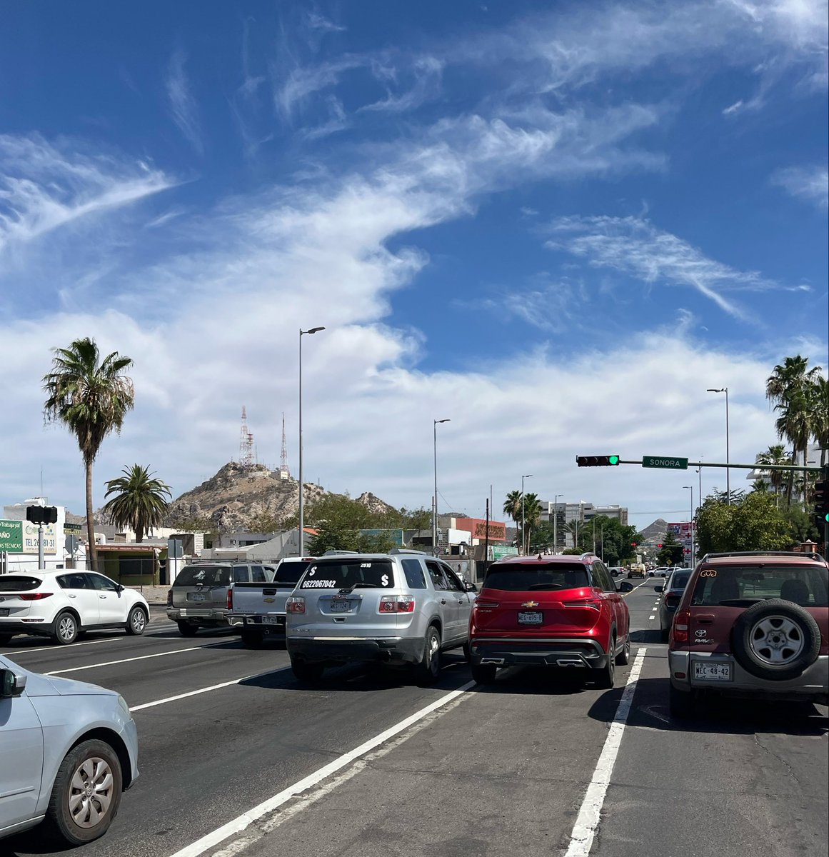elsergiocuellar's tweet photo. Urge reinstalen los topes, ya que no respetan la ciclovía. https://t.co/bMpJuEJv1W