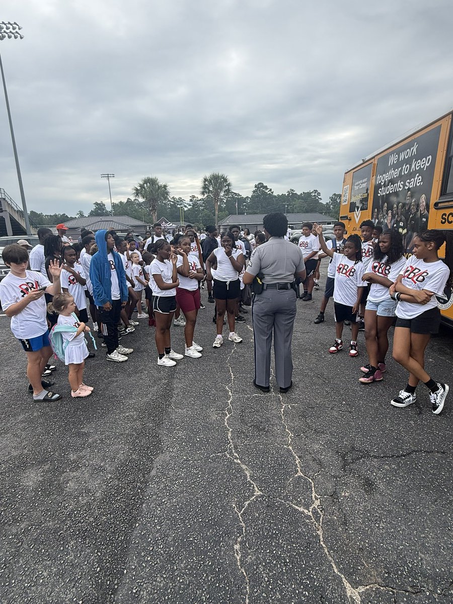 SCHP_Troop7's tweet photo. What a great time at the @Sapp91 Football Camp! 

The kids were engaged and asked great questions , and got an up-close look at what our troopers do every day. 

We appreciate the opportunity to connect with the community and spend time with the next generation. https://t.co/Hc8lgjohvy
