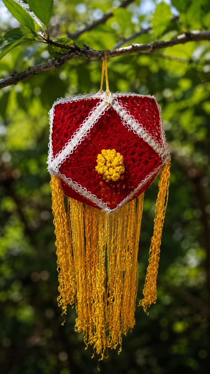 IsraelInSL's tweet photo. Israel in Sri Lanka Vesak Lanterns Competition Update !✨

A big thank you to everyone across the country who has already sent us your beautiful lantern photos and videos! We are truly amazed by the brilliant art and crafts from Loom & Bloom by Asa , Nishi Weerasinghe, Tharuvik, Venuri Pramodya, Bometh Thanuka, Sadhuka, Manuka, Senehas , Shenuka ishan Kumara and many others across the country!

The competition is still open !

Keep sending your glowing masterpieces via WhatsApp to +94770 376 206. We will publish them on our page with your name.

Deadline: 1st June

Let’s see more lanterns from every corner of Sri Lanka! 🪔

#Vesak2026 #LanternCompetition

Israel in Srilanka  වෙසක් කූඩු තරගය ! ✨
ලංකාවේ සෑම තැනකින්ම පාහේ අපට ඉතාමත් නිර්මාණාත්මක වෙසක් කූඩු රැසක වීඩියෝ සහ ඡායාරූප ලැබුණා. ඒ සියල්ලටම බෙහෙවින්ම ස්තූතියි. ඔබේ නිර්මාණශීලීත්වය ඇත්තෙන්ම අනර්ඝයි.

 තවමත් ඇරඹුණා පමණයි !

ඔබේ අලංකාර නිර්මාණයේ වීඩියෝවක් පහත අංකයට whatsapp ඔස්සේ එවන්න. +94770 376 206 ඔබේ එවන සියළු නිර්මාණ අපගේ නිල පිටුවේ පළ කෙරෙණු ඇත.

රට පුරා ලොව පුරා නිර්මාණාත්මක වෙසක් කූඩු බෙදා ගනිමු.🪔

இலங்கையில் இஸ்ரேல் வெசாக் விளக்குப் போட்டி குறித்த புதிய தகவல்! ✨ 

நாடு முழுவதிலும் இருந்து உங்களின் அழகான விளக்குப் புகைப்படங்களையும் காணொளிகளையும் எங்களுக்கு ஏற்கனவே அனுப்பிய அனைவருக்கும் மனமார்ந்த நன்றி! உங்கள் படைப்பாற்றலைக் கண்டு நாங்கள் உண்மையிலேயே வியந்து போனோம். போட்டி இன்னும் நடைபெறுகிறது! உங்களின் ஒளிரும் தலைசிறந்த படைப்புகளை +94770 376 206 என்ற எண்ணுக்கு வாட்ஸ்அப் மூலம் தொடர்ந்து அனுப்புங்கள். அவற்றை உங்கள் பெயருடன் எங்கள் பக்கத்தில் வெளியிடுவோம். கடைசி நாள்: ஜூன் 1 இலங்கையின் ஒவ்வொரு மூலையிலிருந்தும் இன்னும் பல விளக்குகளைக் காண்போம்! 🪔

#honoraryconsulateofisraelinsrilanka #IsraelinSrilanka