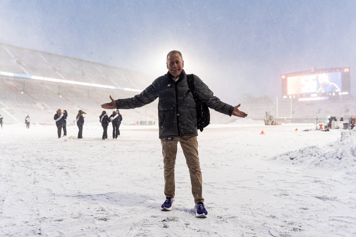NU_Sports's tweet photo. Happy birthday to the Voice of the 'Cats, @DaveEanet 😼🗣️ https://t.co/wHhwmY9X9e