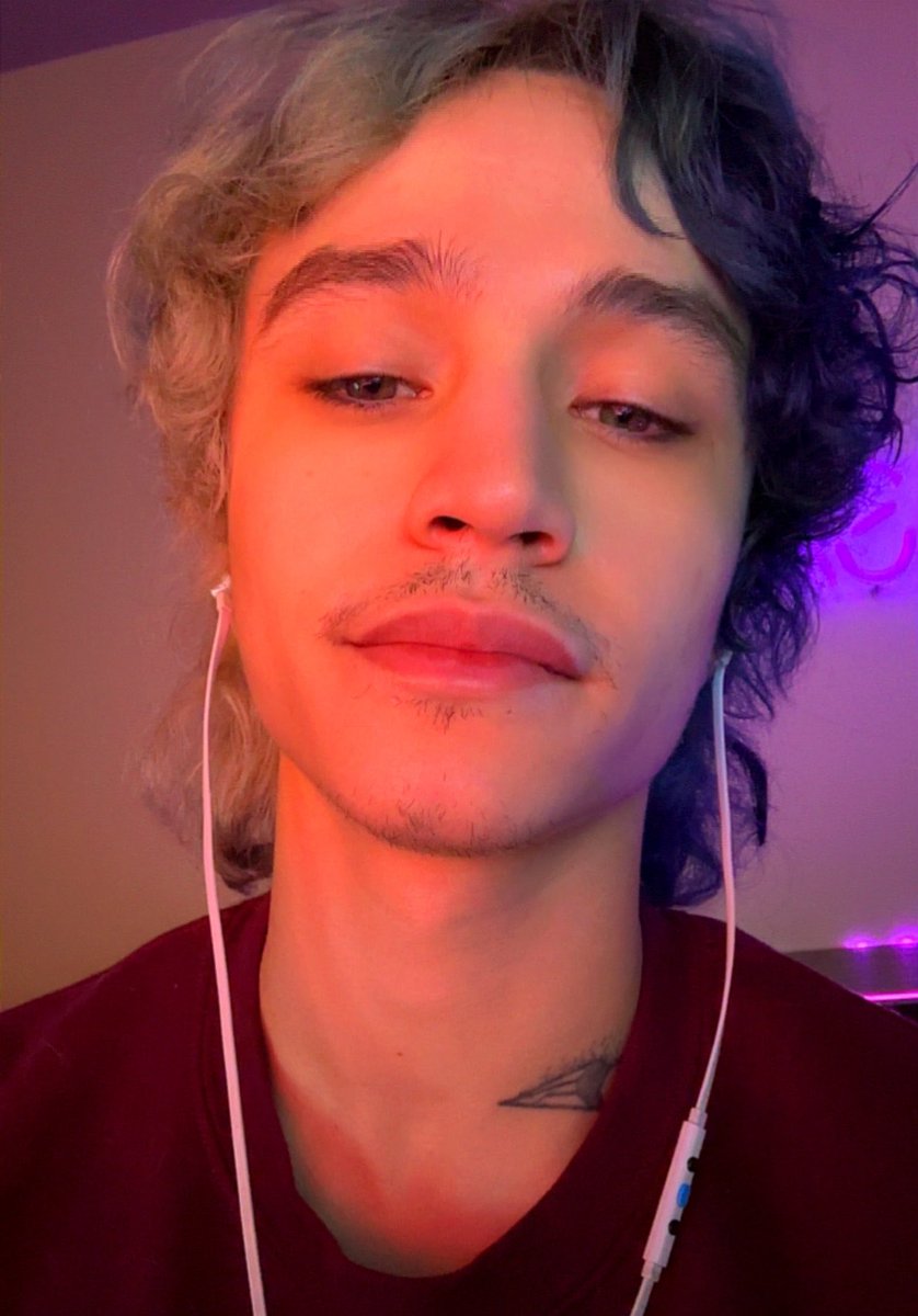 lowkeydeegs's tweet photo. live on Twitch picking next rival to do unranked to gm with https://t.co/qMZNwrhuge