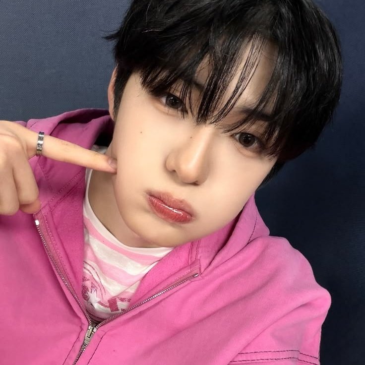 mytkdgusl's tweet photo. 갑자기 데뷔초 상현이 귀여워서 생각남 https://t.co/30c40n5Qp2