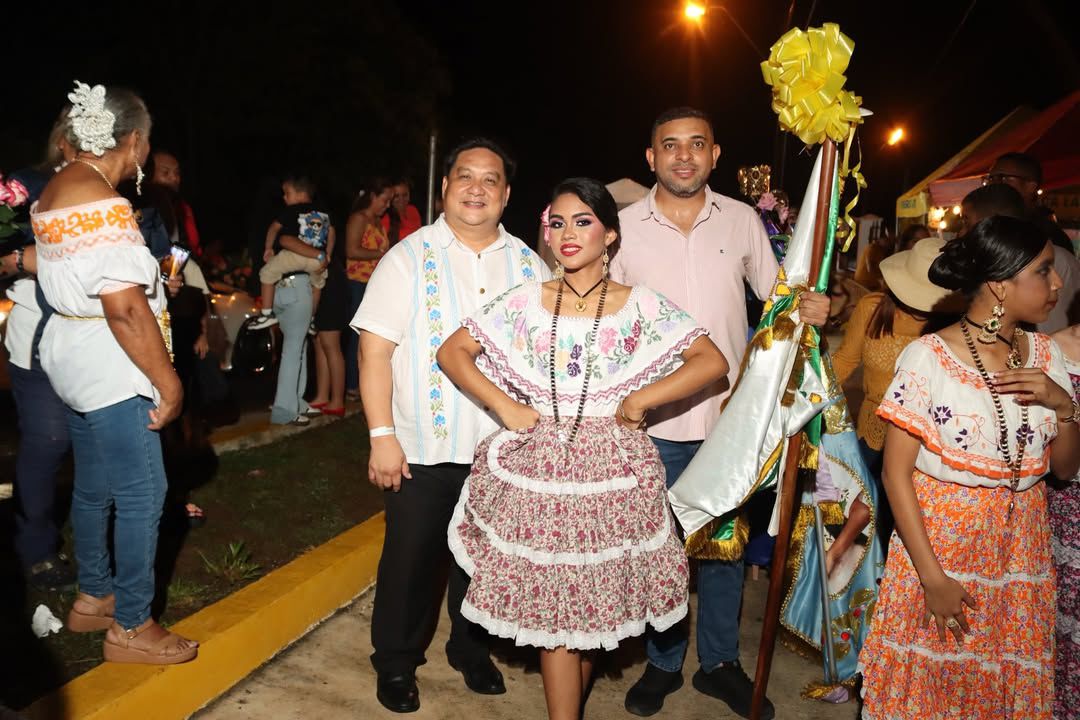 BolloChicheme's tweet photo. 🟢🟡 La alegría del pueblo chorrerano. Acto de apertura al V Festival del Bollo y Chicheme Chorrerano 2026. https://t.co/L9pU3pd0YT