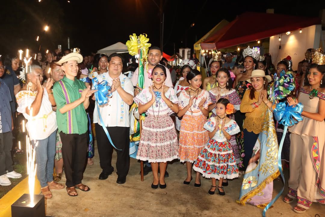 BolloChicheme's tweet photo. 🟢🟡 La alegría del pueblo chorrerano. Acto de apertura al V Festival del Bollo y Chicheme Chorrerano 2026. https://t.co/L9pU3pd0YT