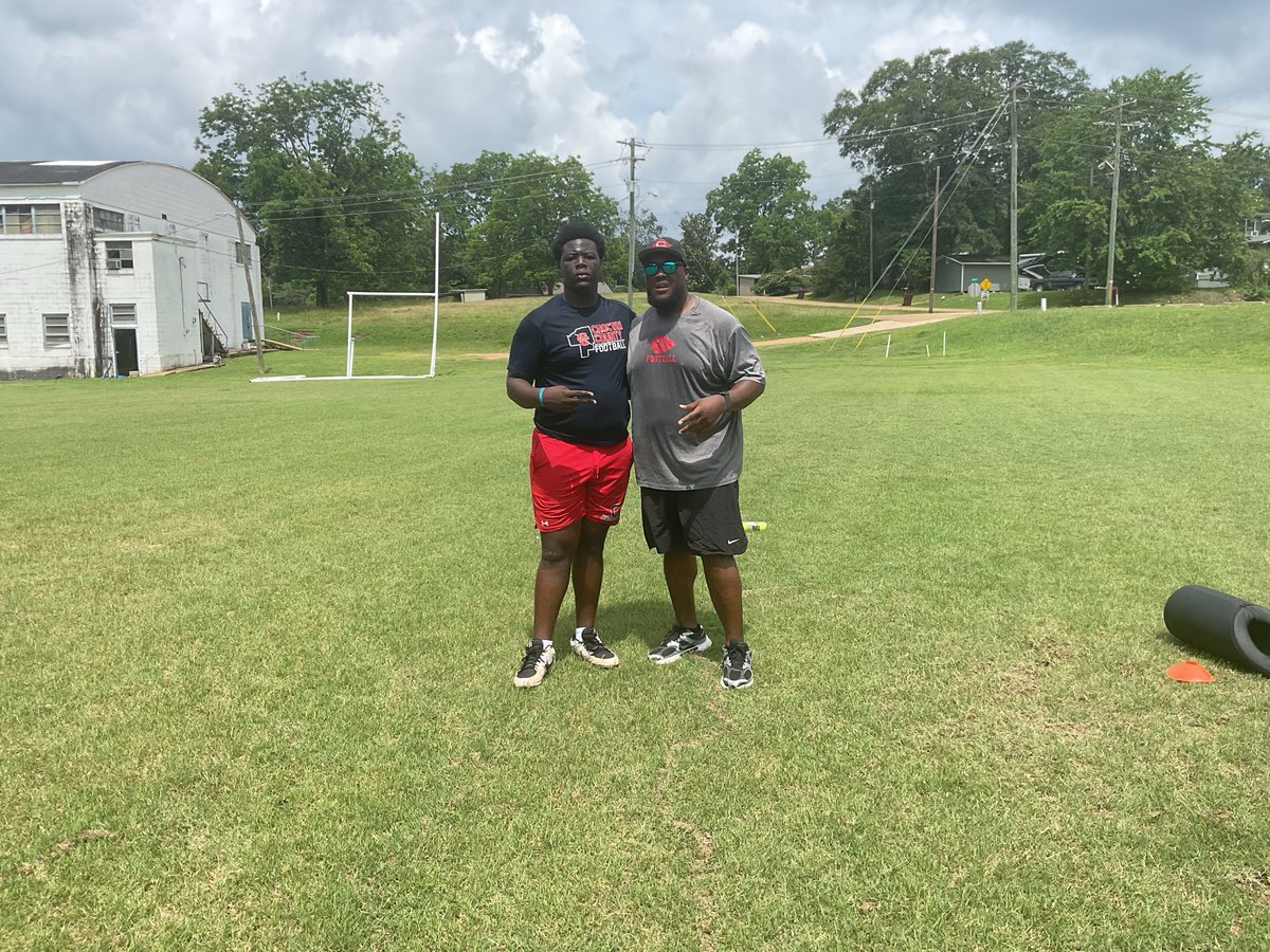 coach_Hoskins94's tweet photo. Great work with @Vez52 today 🫡 #mobbtraining #trainwitdamobb https://t.co/mvU3mOm6Bm