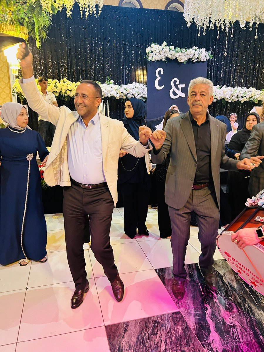 numannass's tweet photo. Tunç ve Önal ailelerinin kıymetli evlatları Esra ile Yusuf’un düğün merasimine katılarak nikâhlarına şahitlik ettik. Genç çiftimizi tebrik ediyor; bir ömür boyu sağlık, huzur, mutluluk ve sevgi içerisinde bir ömür sürmelerini temenni ediyorum.
@halilkumruoglu https://t.co/wzjEdZKZZg