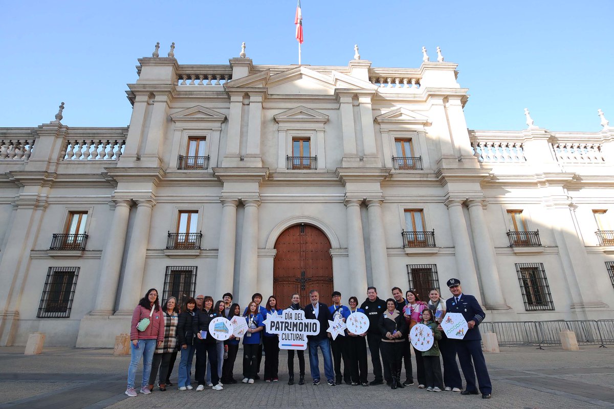 ADPrensa's tweet photo. Ministro de las Culturas inauguró el Día del Patrimonio 2026 con la apertura de La Moneda a la ciudadanía https://t.co/VzXxyciRmp https://t.co/Zy6zYz9YQi