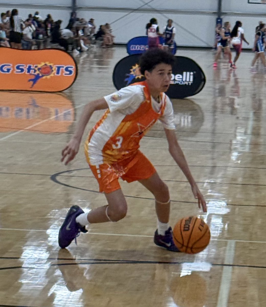 NorfolkKnights's tweet photo. Peninsula Primetime guard Dale Moore with some crafty work off the bounce during a 17 point performance in a win.   He gets to his spots with his crafty handle featuring crossovers, between the legs dribbles, lateral pop.  Hits the dribble pull-up and also attacks space vigorously.  5’9 2031 guard from Gildersleeve MS is smart and patient, mainly a scorer but a more than capable primary ball handler.  #BigShots #VaBeachJam @BigShots @BigShotsGlobal