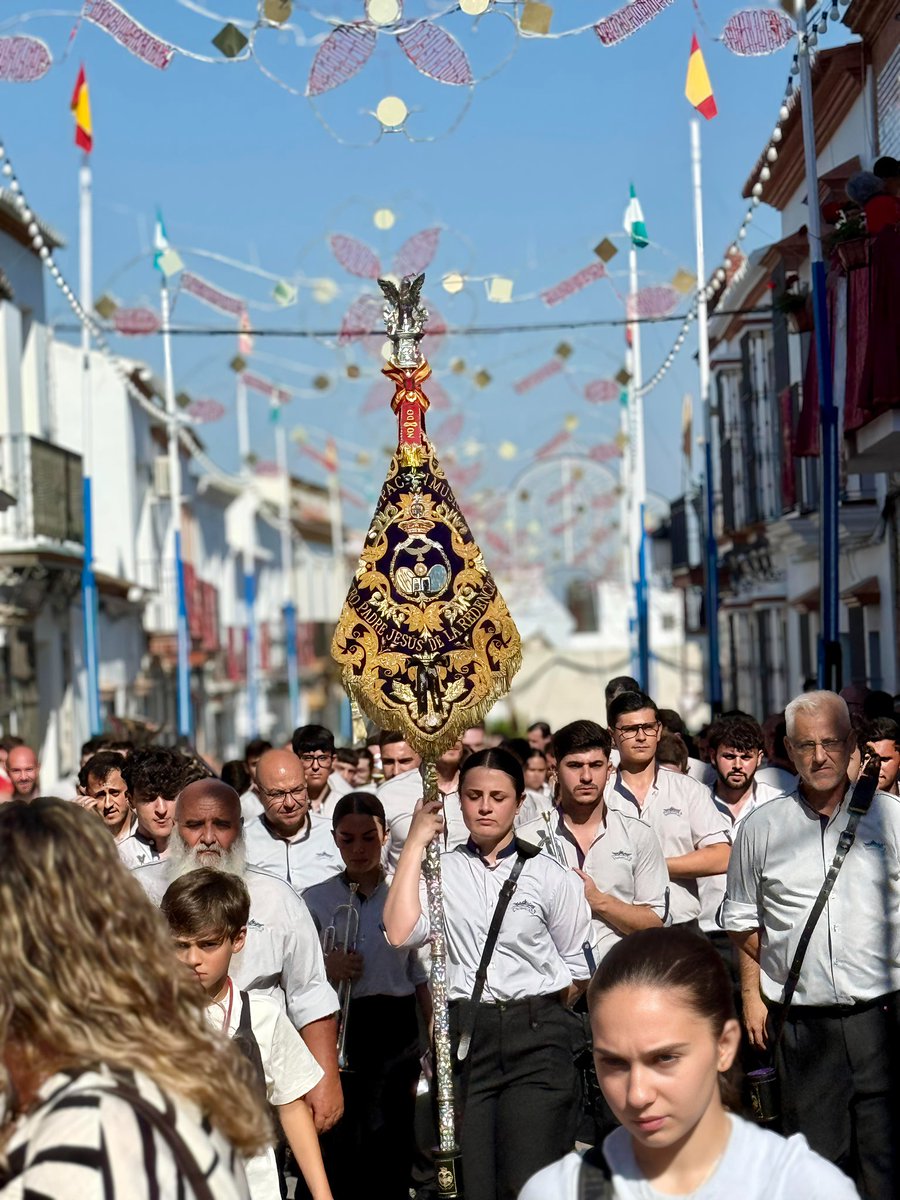 AMRedencion's tweet photo. Amanecer en Villalba con la Hermandad de la @CruzdelCerrillo ha sido un auténtico privilegio.

Gracias por el cariño con el que nos tratáis cada año, haciéndonos sentir verdaderamente en casa.

A seguir disfrutando de las #FiestasdelCerro26 😊

#RedencionporSevilla 🎼