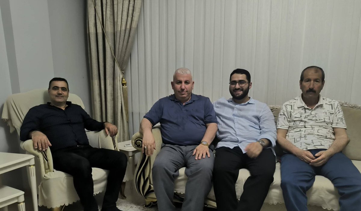 smetALGL2's tweet photo. 🌙 Kurban Bayramı vesilesiyle, kıymetli eniştelerimiz Basri Bayram ve İsmet Erdem, kıymetli yeğenimiz Nedim Algül ile birlikte gerçekleştirdikleri nazik ziyaretleri bizleri çok mutlu ettiler.

Bayramın bereketini ve muhabbetini birlikte paylaşmanın mutluluğunu yaşadık. https://t.co/Y5v7u8T0zn