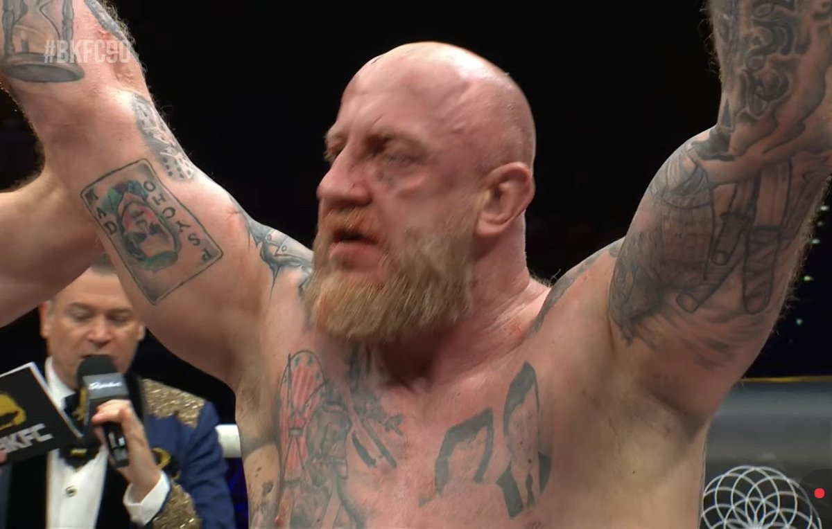 kamyk1994's tweet photo. Łukasz Parobiec wygrywa przed czasem z Mohammadem Saleemem na gali #BKFC90 https://t.co/81iu2IjR2o