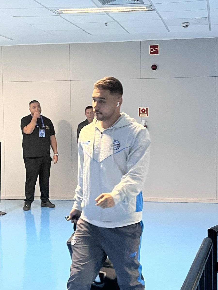 MelloTalis's tweet photo. João Pedro é a grande novidade do #Grêmio entre os relacionados para o jogo diante do Corinthians. 

📸 @MelloTalis https://t.co/Qt1N9DRRYB