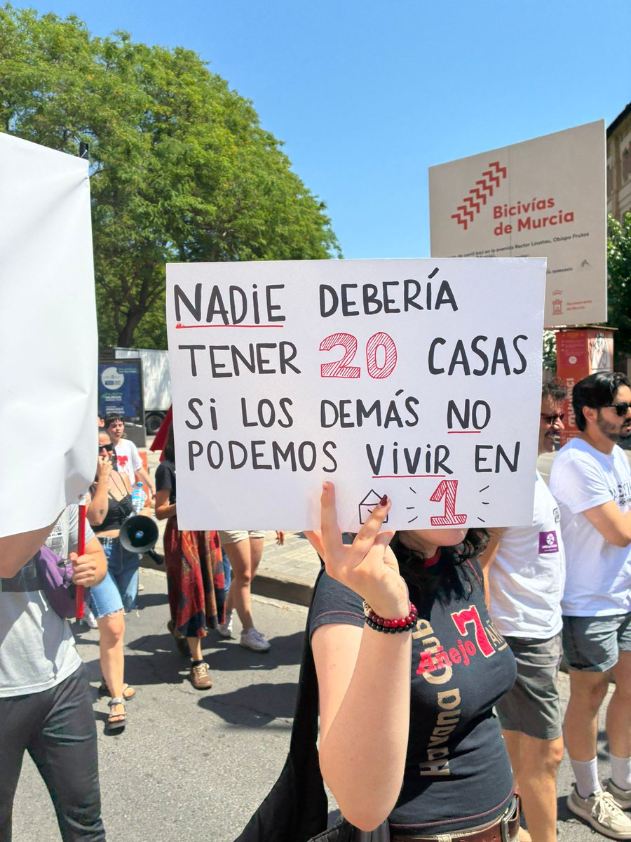 CCOORM's tweet photo. CCOO ha participado en la manifestación por la vivienda en Murcia hoy sábado 30 de mayo.

LA VIVIENDA ES UN DERECHO, NO UN NEGOCIO https://t.co/J3Ibf5SEXZ