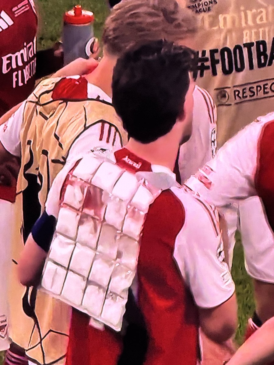 Benspiteri's tweet photo. Great effort from @_DeclanRice to get that many bags in on the off chance Arsenal win it. 👏🏼👏🏼👏🏼 #champi̇onsleague #arsenal https://t.co/QJXvUJrjrB