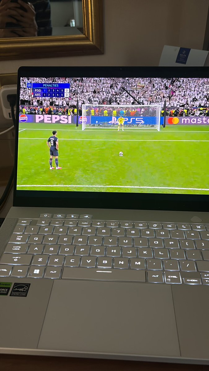 bakeryfann's tweet photo. ARSENAL PLEASE BOTTLE https://t.co/xhIntaKdc2