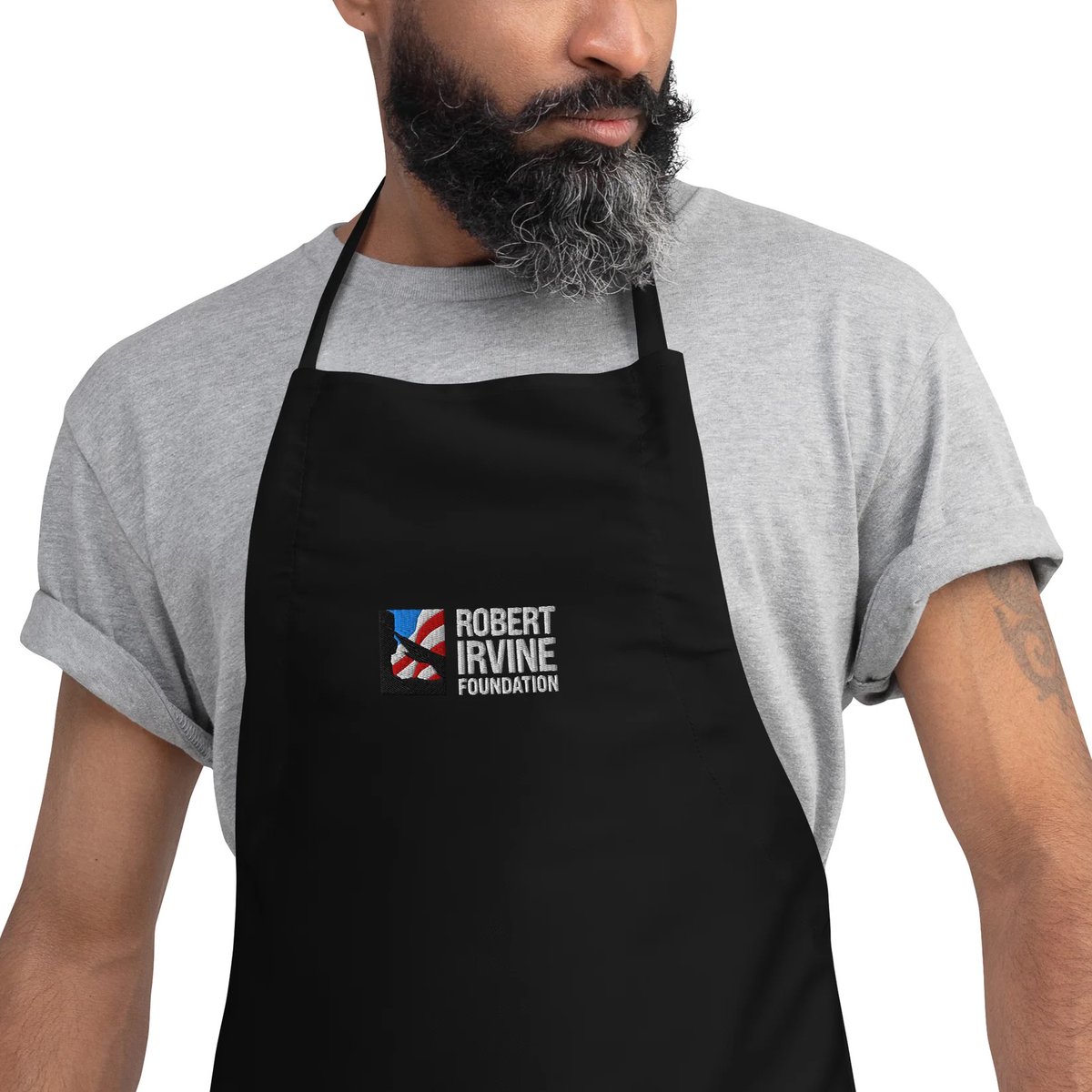 rirvinefound's tweet photo. Gearing up for America’s 250th? 🇺🇸

Now is the time to wear your patriotism and your support for those who serve proudly.

Shop the Robert Irvine Foundation collection and help support programs that strengthen the physical and mental well-being of our service members, veterans, first responders, and their families.

Every purchase helps fuel our mission and creates a direct impact for the heroes and families we serve every day. @RobertIrvine 

Shop now: https://t.co/NlfM5cSPIi