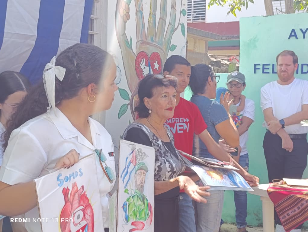 MJMMatanzas's tweet photo. ⭐️ Quienes junto a profesores y estudiantes de la ESBU "Baraguá" y la Primaria "René Fraga Moreno" compartieron sus obras, vivencias y reflexiones inspiradas en ✒️ José Martí, nacidas al calor del certamen. https://t.co/XxOh9NwQh6