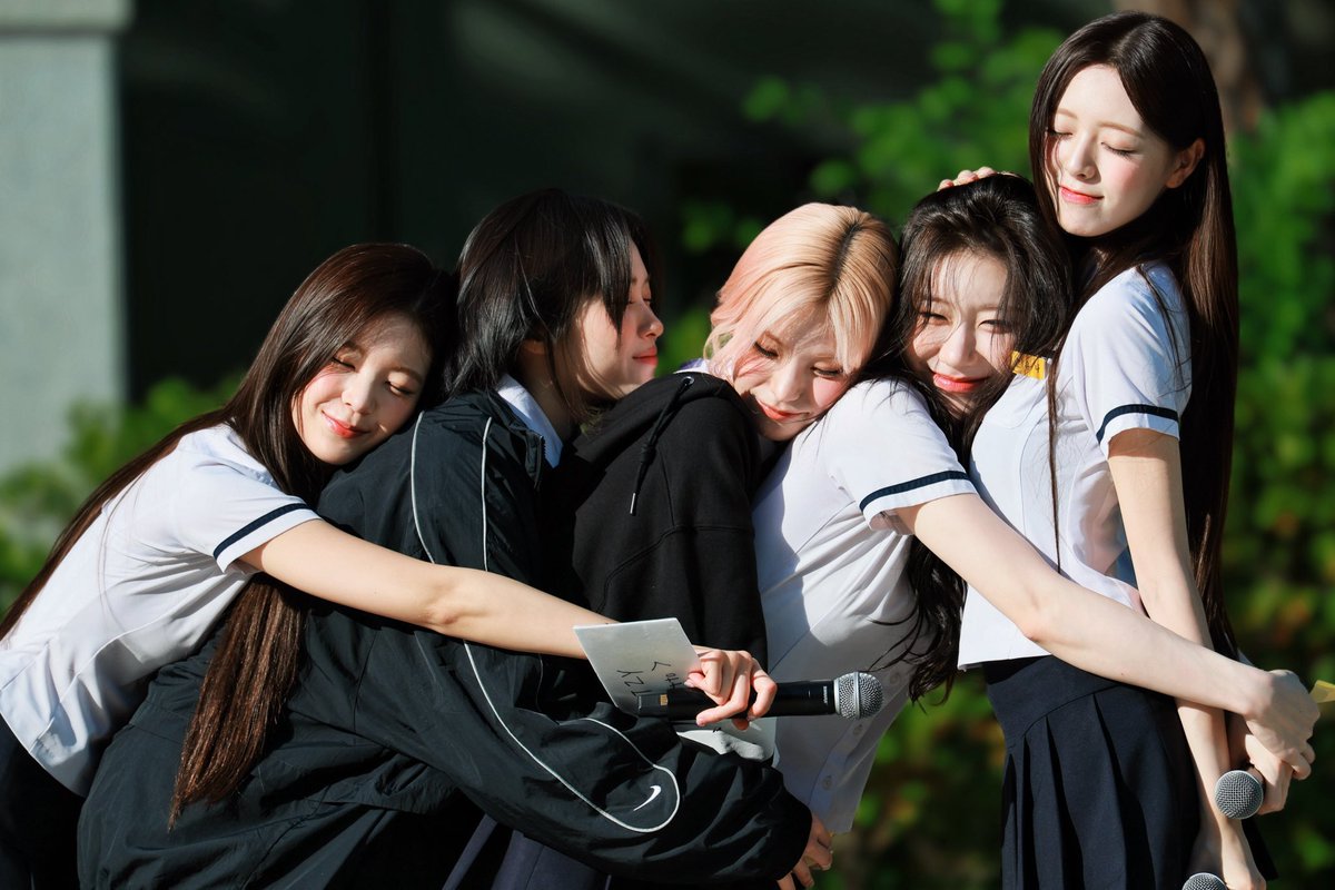 shin1ster's tweet photo. this is such a good picture holy shit https://t.co/YsEKxr6qS3