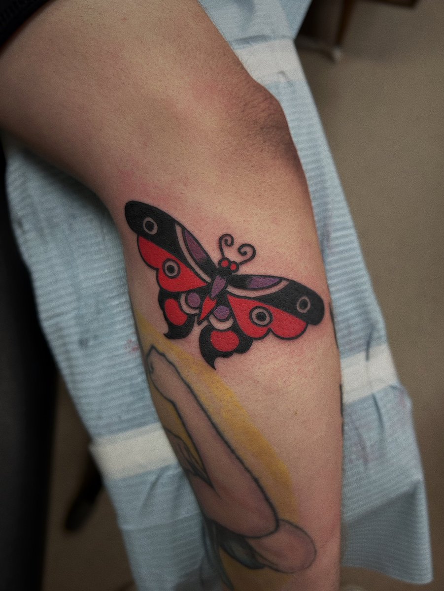 hebb's tweet photo. I’m a tattooer and I like to tattoo https://t.co/uyN5p9B9CQ