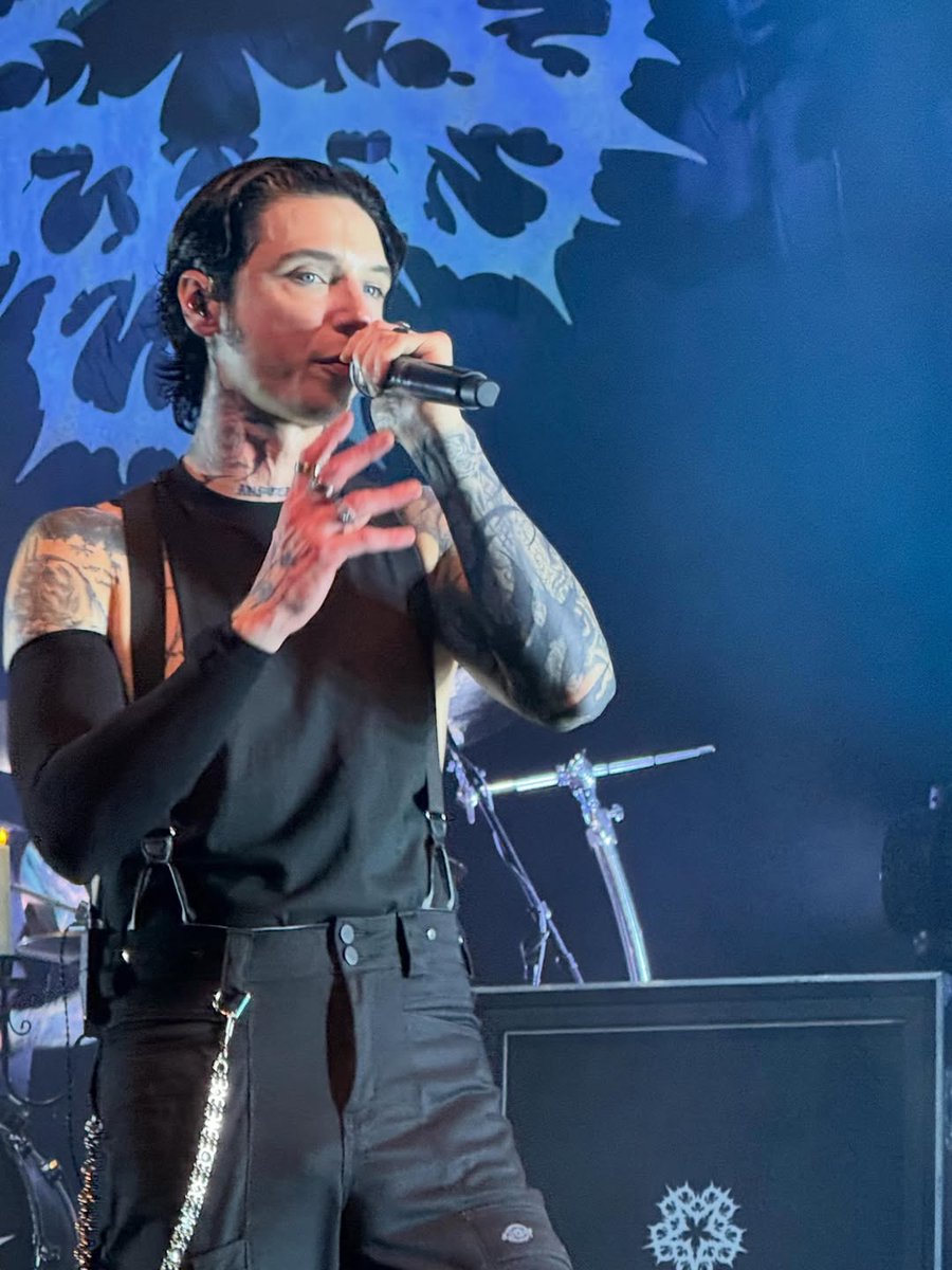 Sweeney_Bleeder's tweet photo. BLACK VEIL BRIDES 
   VINDICATOUR
  Silver Spring, MD

Credits:  riceoceansky

@blackveilbrides
@GhostWhoHaunts 
#VindicaTour https://t.co/OKATmR7g8E
