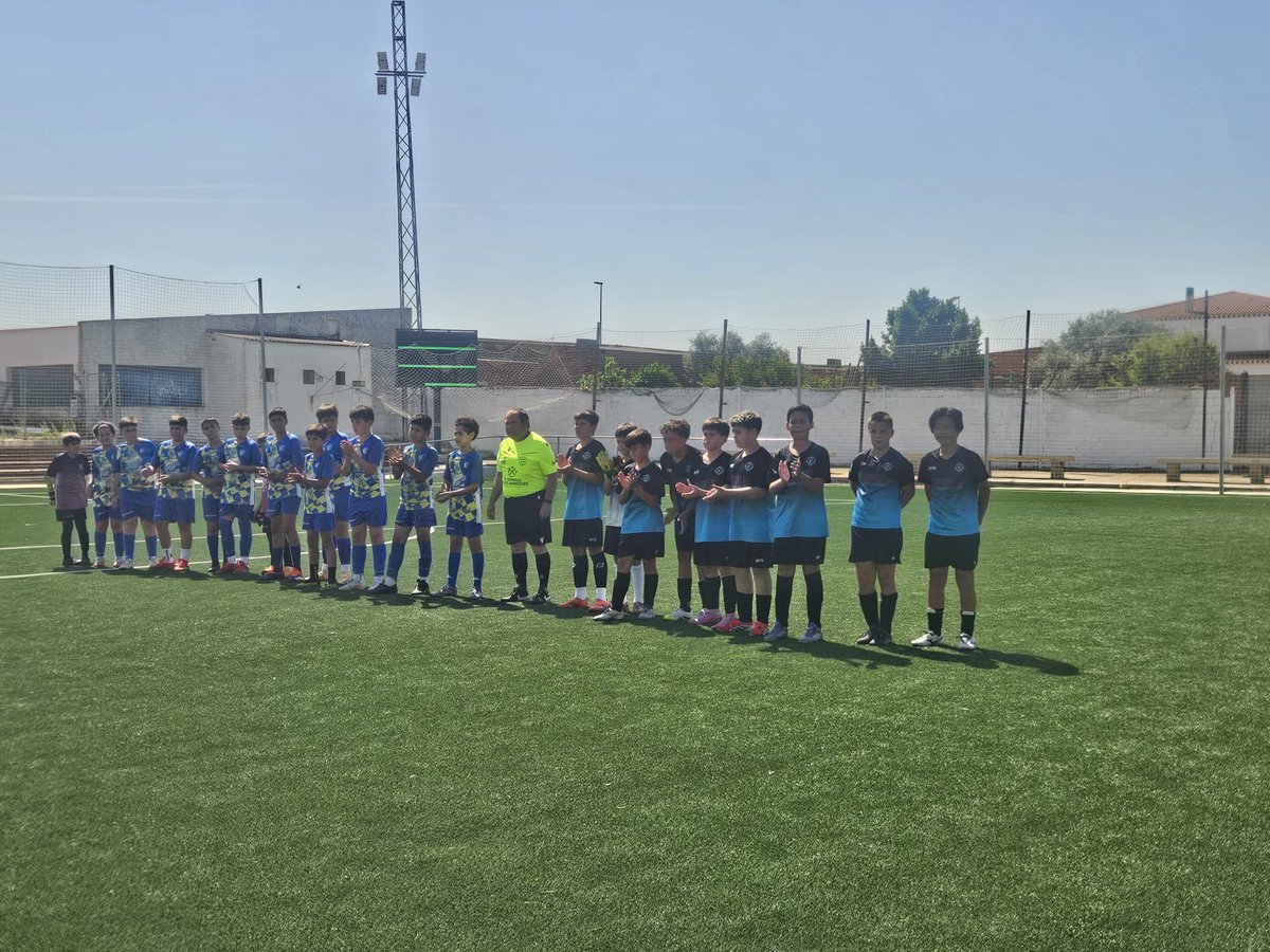 Merida_FA's tweet photo. 🏆 Torneo benéfico - Asociación ELA

✍🏽 Nuestros guerreros del #Alevin estuvieron hoy en torremejia para afrontar un torneo más. 

😉 Se acabó la liga, pero aquí no se deja de competir. 

#Futbolbase #Merida #MFA 🔵🟡 https://t.co/wYbuUsc7zq