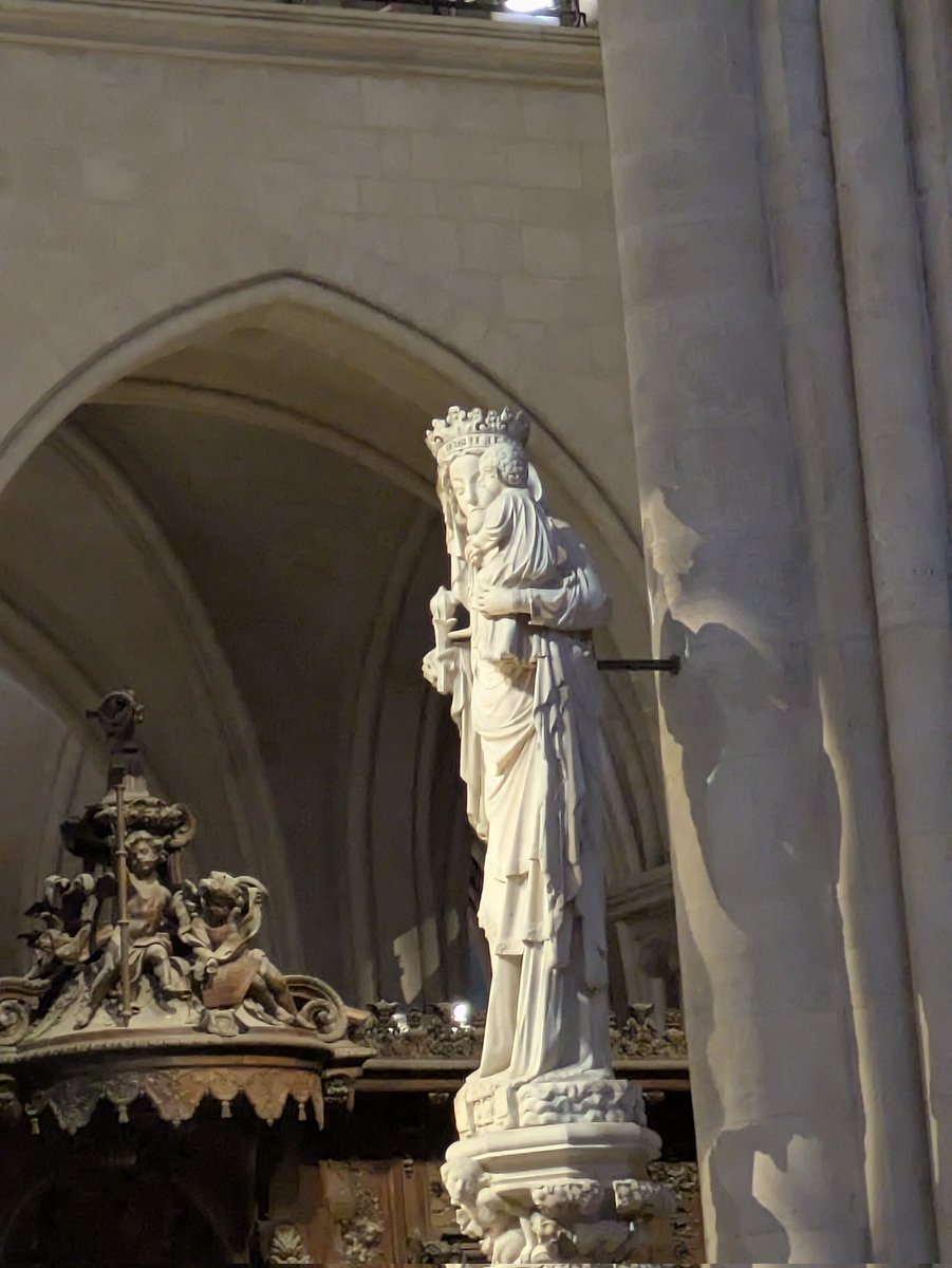 Hosp_NDdelaVoie's tweet photo. Magnifique journée grâce à notre guide passionnée et votre enthousiasme !

Quelle joie d'avoir permis à certains d'entre vous d'entrer à nouveau dans Notre Dame ❤️ https://t.co/yuXDg7Kpvl