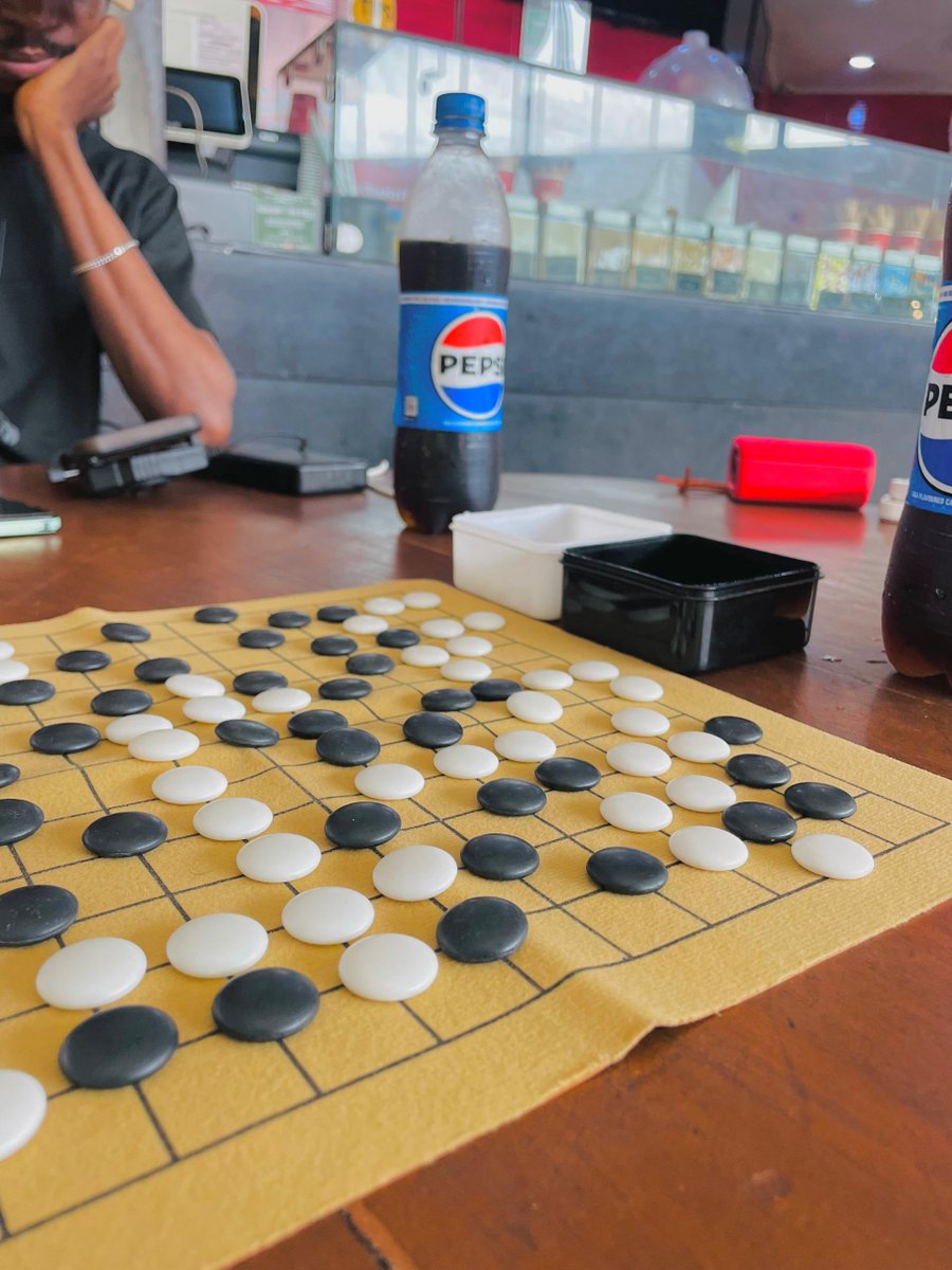 99qudus_'s tweet photo. Playing GO⚪️ like a champ while sipping @Pepsi_Naija and Arsenal 🔴in the final that’s the real Champions league energy

#UCLFinal 
#Arsenal
#PepsixUCL
 KAI HAVERTZ
Gooners https://t.co/Dm9Lq7O8pz