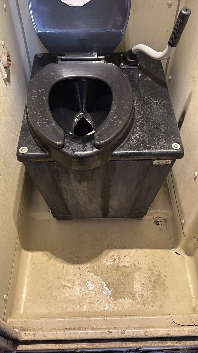 Ryan12903004's tweet photo. Life inside a railroaders bathroom!! Whatever they are trying to say! Fricking nasty!! https://t.co/grOr2l9vOm
