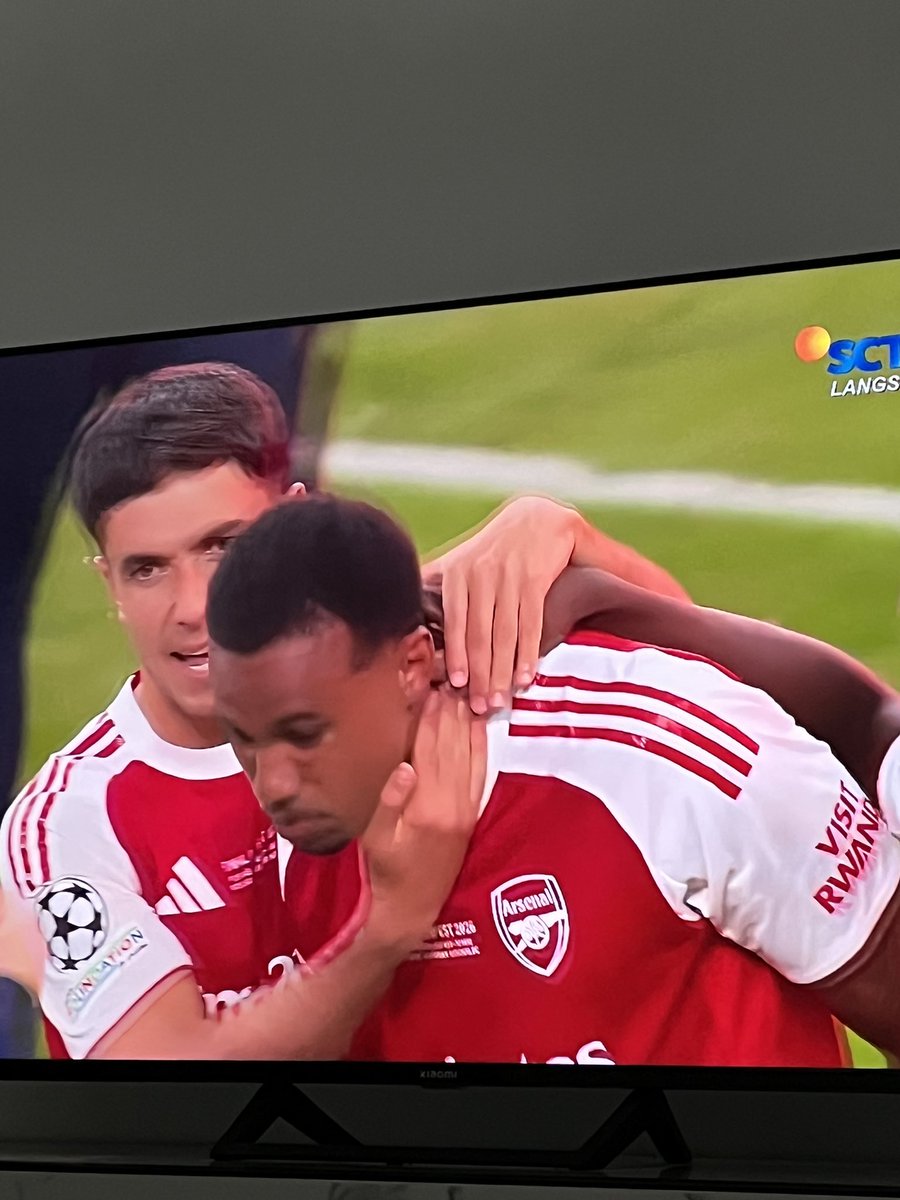 tobithemonkey's tweet photo. allez parissssssssss @PSG_inside https://t.co/R9OEIHz5G7
