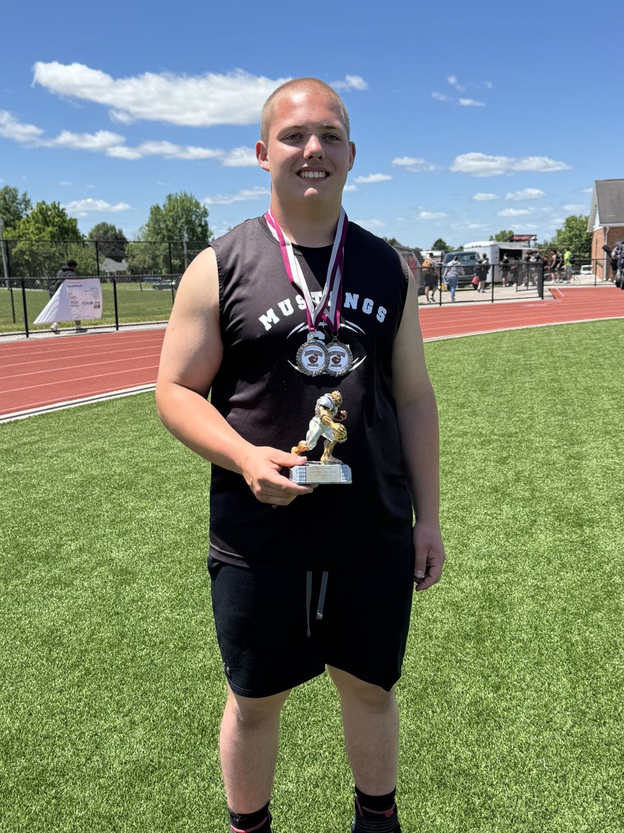 mustangs_swfb's tweet photo. Great day at the OX Lineman’s Challenge. Tanner Wetzel took home the top overall lineman award. Thank you to New Oxford for putting together and running the event. https://t.co/NeD8yVwDjN