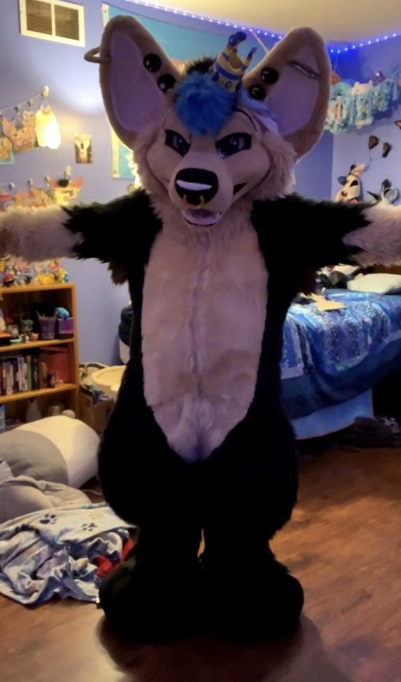 ChibiTheFloof's tweet photo. Are there any of my friends on here that want to friend me on vrchat? 

My user is the same on all my s0cials as usual :3 

If anyone wants to fri3nd me let me know! I wanna look for more of my friends who play vr chat https://t.co/dnHDP2kK30