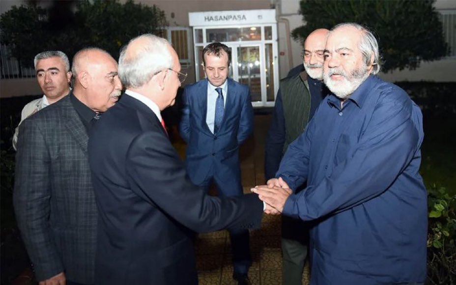 uluser_07's tweet photo. Özgür Özel'in fetö'cülerle böyle bir fotoğrafı yok mesela. https://t.co/BCNkej3wqj