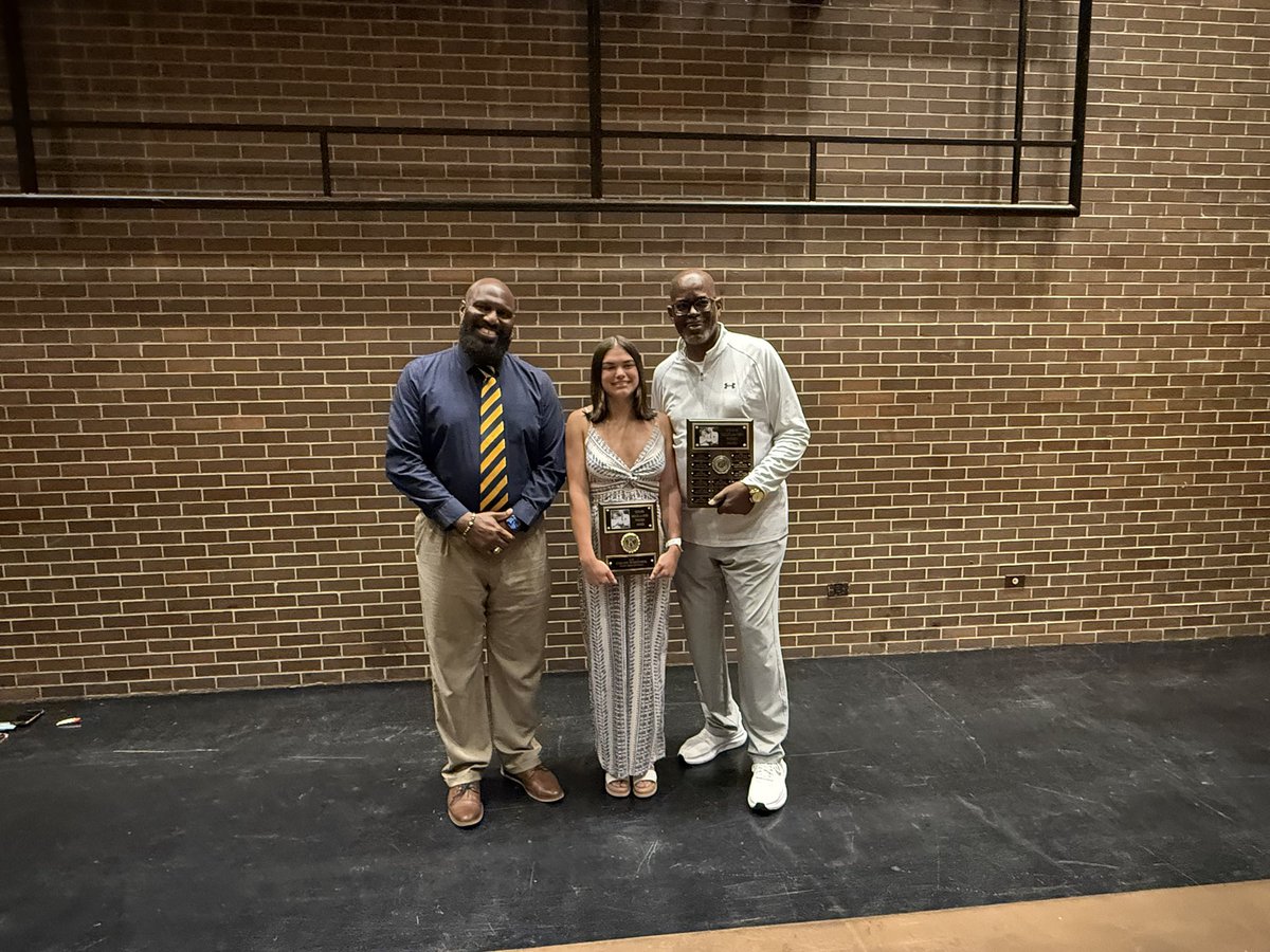 SBRileyhigh's tweet photo. Congratulations to @SBRileyhigh Valedictorian and Grand Kiwanis Winner, Chloe Whitmer! 🎉

Chloe has earned varsity letters in Softball (x3), Swimming (x4), and Cross Country (x4) while excelling in the classroom. We are incredibly proud of all she has accomplished! https://t.co/HFDpzkY55b