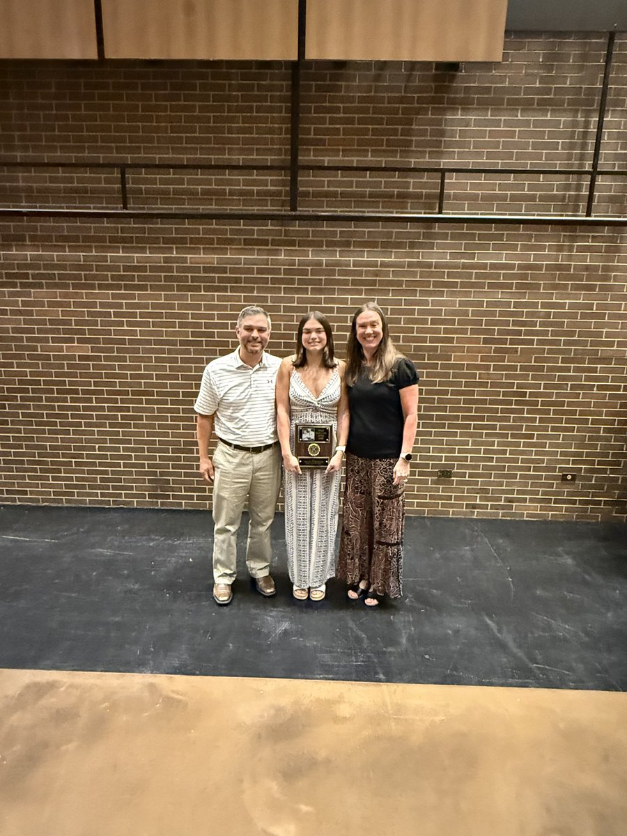 SBRileyhigh's tweet photo. Congratulations to @SBRileyhigh Valedictorian and Grand Kiwanis Winner, Chloe Whitmer! 🎉

Chloe has earned varsity letters in Softball (x3), Swimming (x4), and Cross Country (x4) while excelling in the classroom. We are incredibly proud of all she has accomplished! https://t.co/HFDpzkY55b