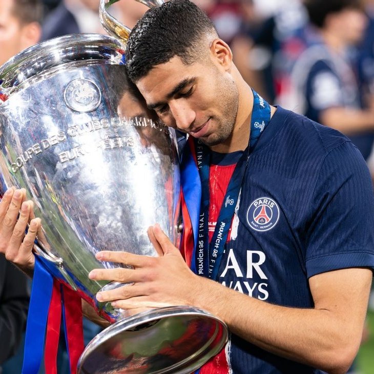 ActuFootMaroc's tweet photo. 🚨🚨🚨 𝗛𝗔𝗞𝗜𝗠𝗜 𝗘𝗦𝗧 𝗖𝗛𝗔𝗠𝗣𝗜𝗢𝗡 𝗗'𝗘𝗨𝗥𝗢𝗣𝗘, 𝗟𝗘 𝗕𝗔𝗖𝗞 𝟮 𝗕𝗔𝗖𝗞 !!! 🇲🇦

EN ÉTANT CAPITAINE DU PSG !!! 🇪🇺🏆 https://t.co/fWIcIvjtm4