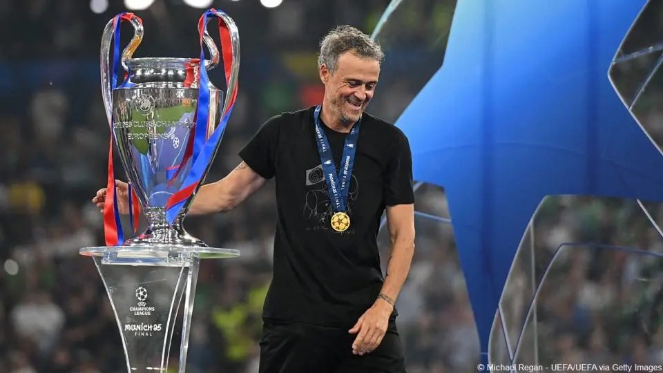 _BeFootball's tweet photo. 🚨 𝗠𝗢𝗡𝗦𝗜𝗘𝗨𝗥 𝗙𝗜𝗡𝗔𝗟𝗘 𝗖’𝗘𝗦𝗧 𝗟𝗨𝗜 !!!!! 😱🫵

Luis Enrique 🇪🇸 a remporté 15 de ses 16 finales sur match sec en club. 🏆✅ 

C’EST DE LA PURE FOLIE. https://t.co/E5qSbQLXc3