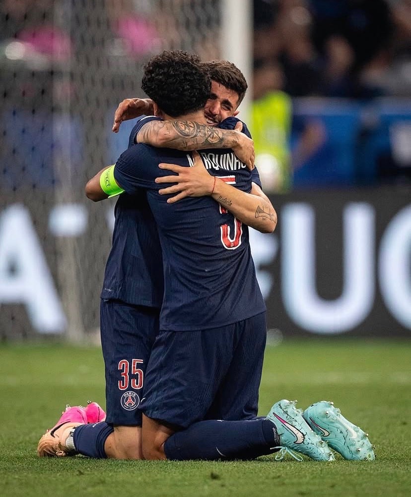 spfcinfoss's tweet photo. COTIA PELO MUNDO 🌍🇾🇪

Lucas Beraldo é CAMPEÃO da Champios League pela segunda temporada consecutiva!!!

Beraldo entrou na prorrogação e converteu o quinto pênalti para o PSG. Parabéns menino, eterna cria de Cotia. https://t.co/3biP7s67Qe