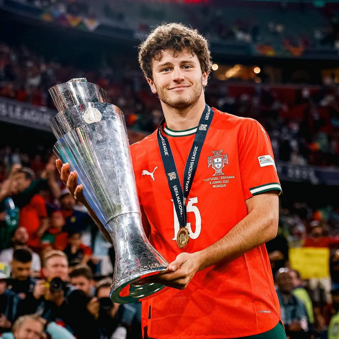 ironefixe's tweet photo. João Neves.

1x Taça Intercontinetal.
1x Nations League.
2x Champions League.
2x Ligue 1.
1x Coupe de France.
2x Trophée des Champions.
1x Liga Portugal.
1x Supertaça Cândido de Oliveira.
1x UEFA Youth League.
1x Taça Intercontinental Sub-20.

21 anos. https://t.co/52r2dE0liF