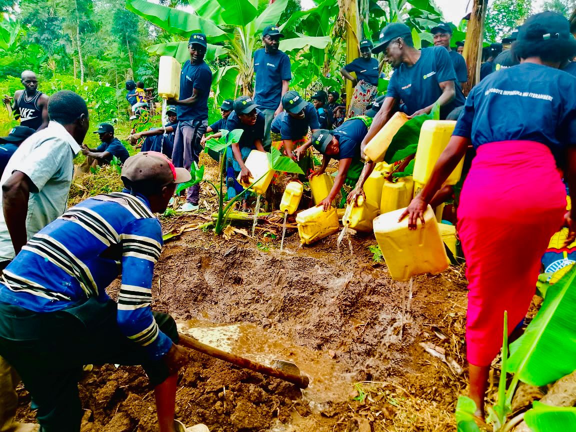 FH_Rwanda's tweet photo. Food for the Hungry Care Group Volunteers in Nyagihanga, Gatsibo District, united to support a vulnerable resident by molding 500 bricks for a house and latrine and committing RWF 71,000 toward construction costs. A powerful demonstration of community ownership and solidarity. https://t.co/jha5MOhrLK