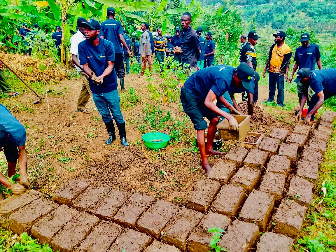 FH_Rwanda's tweet photo. Food for the Hungry Care Group Volunteers in Nyagihanga, Gatsibo District, united to support a vulnerable resident by molding 500 bricks for a house and latrine and committing RWF 71,000 toward construction costs. A powerful demonstration of community ownership and solidarity. https://t.co/jha5MOhrLK