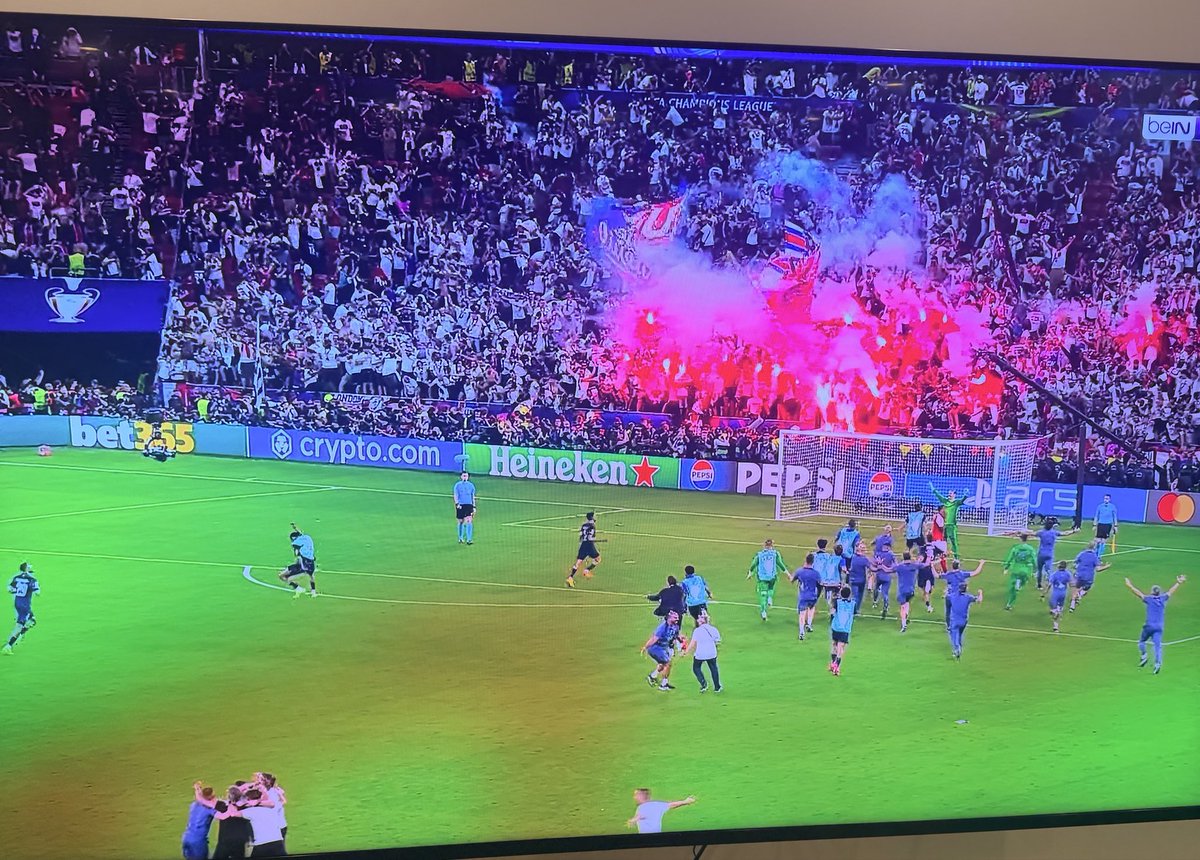 dr_malasfour's tweet photo. مبروك لجماهير باريس سان جيرمان 🔵🔴

هاردلك لجماهير الارسنال 🔴⚪️

مباراة كبيرة ومثيرة https://t.co/M9mcEymugL