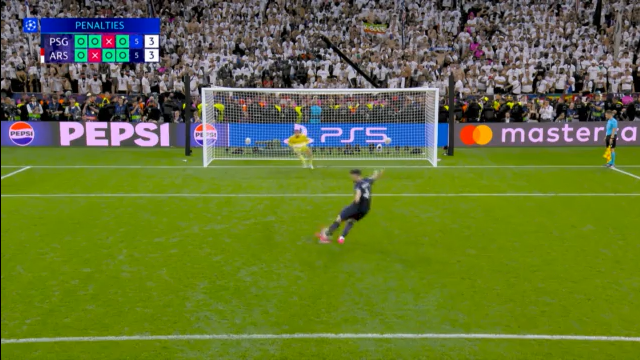 FMS_Gabriel's tweet photo. O que o Raya fez na cobrança do Beraldo é uma das coisas mais PATÉTICAS que eu já vi um goleiro fazer em um pênalti.

Na hora que o Beraldo bateu na bola, ele já tava quase na trave. E ainda caiu todo errado.

Loucura. https://t.co/N0BDwuXnMr